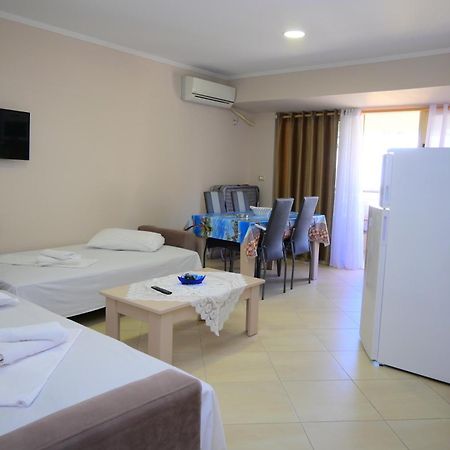 Eleana'S Apartament Sarandë Exterior foto
