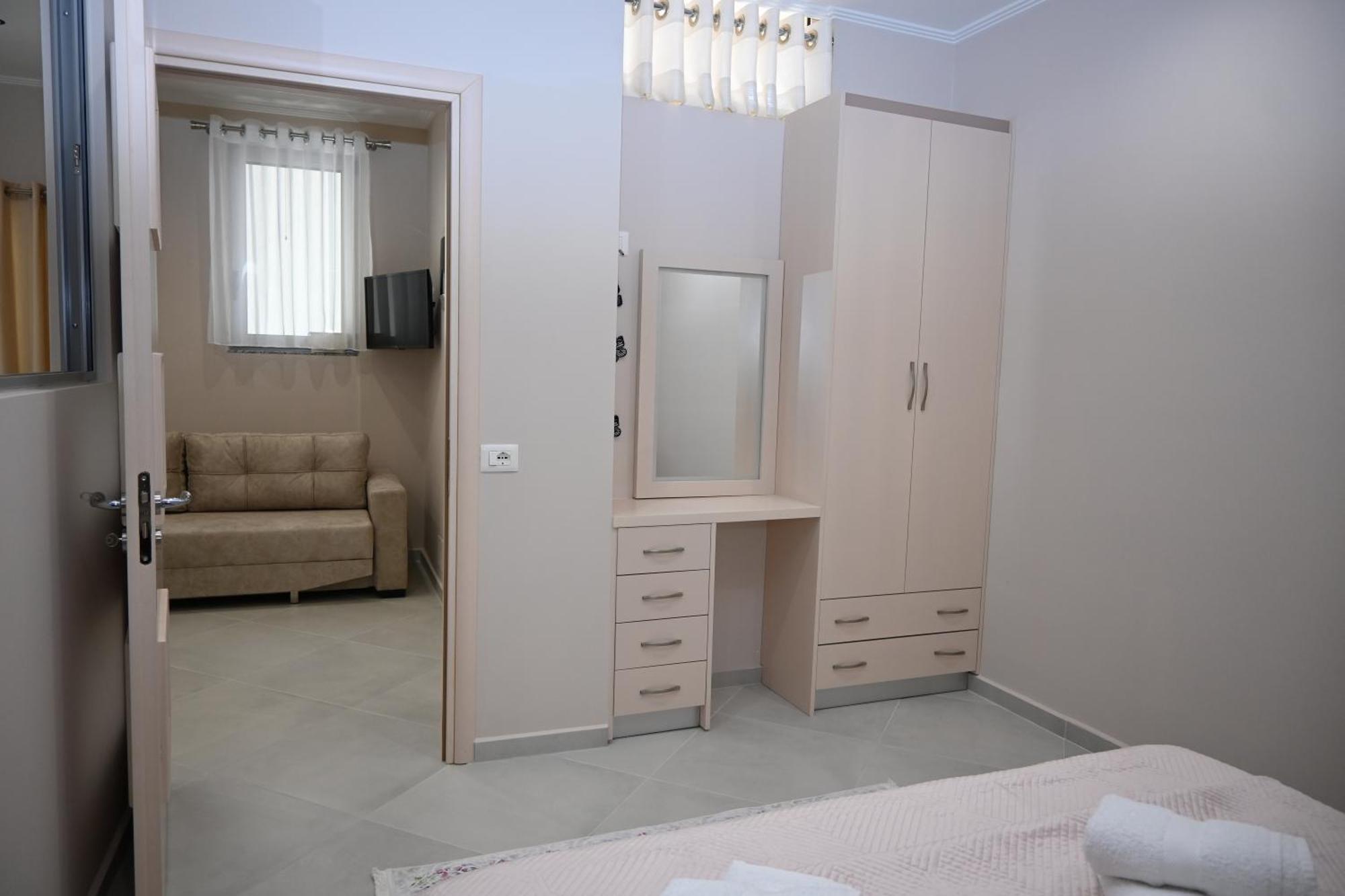 Eleana'S Apartament Sarandë Zimmer foto